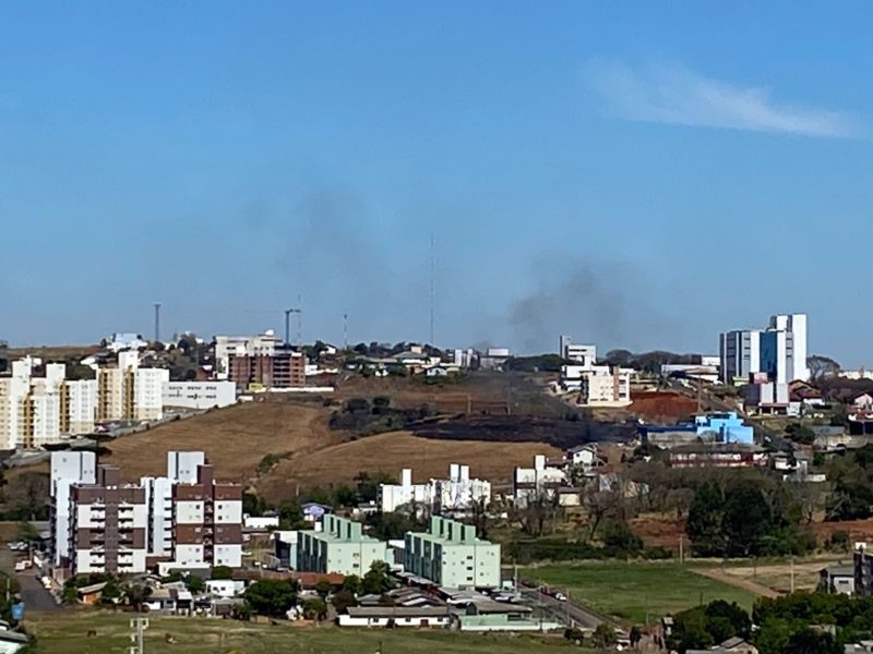 V&iacute;deo exibe perigo de carros andando em nuvem de fuma&ccedil;a em Chapec&oacute; – Foto: Willian Ricardo/ND