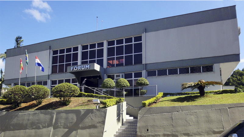 Homem &eacute; preso ap&oacute;s tentar entrar em F&oacute;rum de Orleans sem comprovante vacinal e xingar funcion&aacute;rios – Foto: Divulga&ccedil;&atilde;o/TJSC/ND