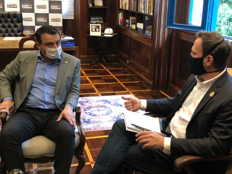 Encontro entre governador e prefeito tratou de recursos e investimentos para Joinville. – Foto: Foto divulgação PMJ