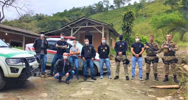 Peritos do IGP de Crici&uacute;ma iniciaram os trabalhos logo ap&oacute;s a apreens&atilde;o das drogas pela PM em Imaru&iacute;, no Sul catarinense – Foto: Divulga&ccedil;&atilde;o/IGP