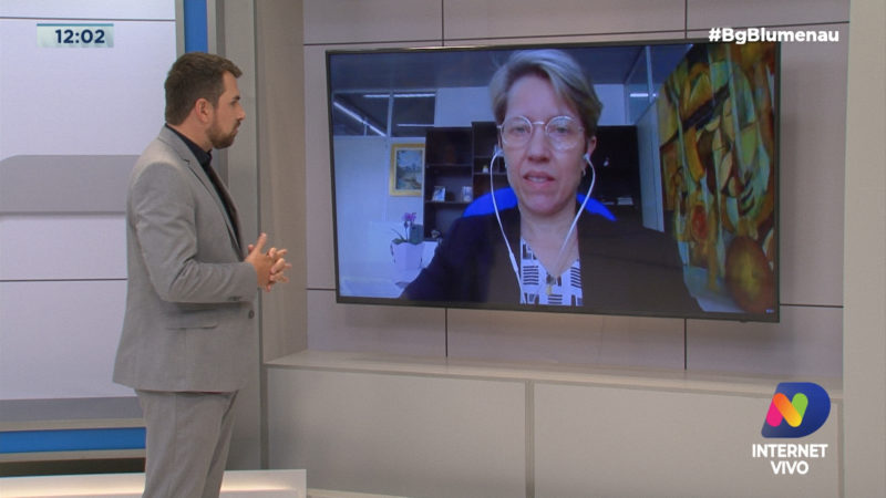 Vice prefeita Maria Regina Soar revela que 55 mil doses da vacina contra a Covid-19 foram comprometidas por problema el&eacute;trico em Blumenau – Foto: Reprodu&ccedil;&atilde;o/NDTV