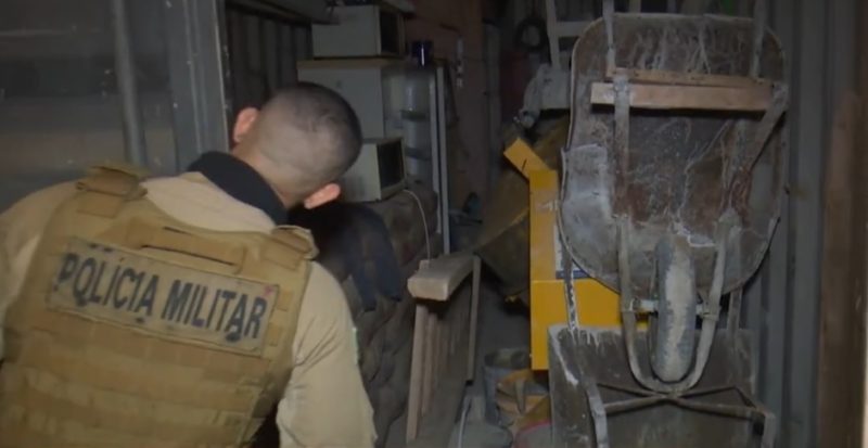 Homens foram presos em flagrante – Foto: Alfa Stoffeli/NDTV