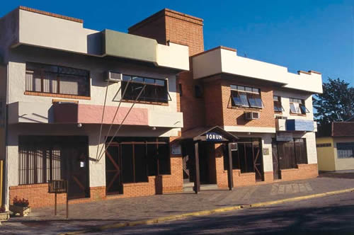 O homem foi condenado por maus-tratos e porte ilegal de arma na Vara &Uacute;nica da comarca de Garopaba – Foto: Divulga&ccedil;&atilde;o/Justi&ccedil;a