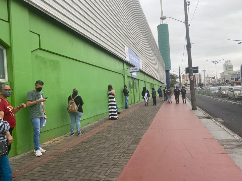 Vacina&ccedil;&atilde;o foi suspensa na manh&atilde; desta quinta-feira (30) em Blumenau – Foto: Giulia Venutti/NDTV