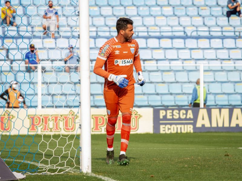 Estou mais preparado para a chance, diz Wesley, volante oriundo da base do  Avaí - NSC Total