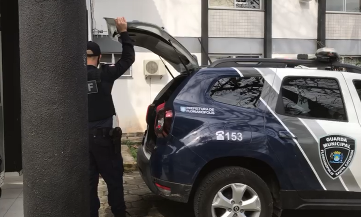 Homem foi preso em flagrante ap&oacute;s roubar loja na Lagoa da Concei&ccedil;&atilde;o – Foto: GMF/Divulga&ccedil;&atilde;o/ND