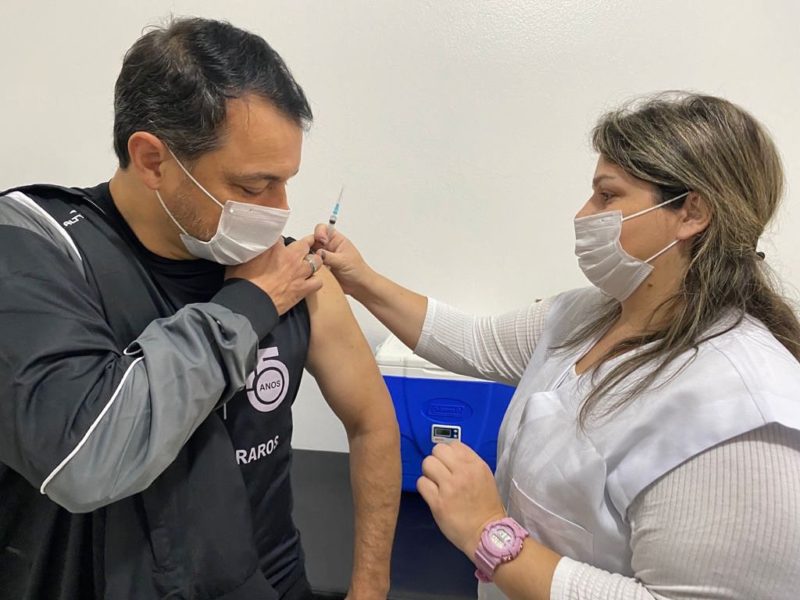 Governador Carlos Mois&eacute;s completou a imuniza&ccedil;&atilde;o contra a Covid-19 – Foto: Reprodu&ccedil;&atilde;o/Redes sociais/ND