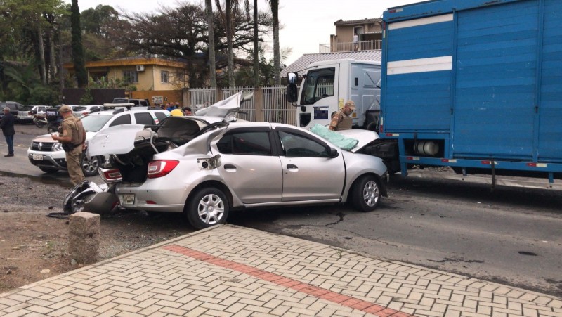 Acidente deixa jovem ferida, na Linha Batista, em Criciúma - Mais Sul