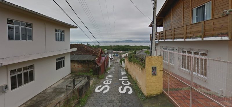 Homem foi perseguido pela servid&atilde;o Augusto Schmitz – Foto: Google Street View/Reprodu&ccedil;&atilde;o/ND