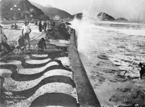 Registro da ressaca em 1921 em Copacabana &#8211; Foto: Augusto Malta
