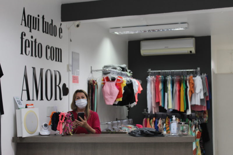 A recupera&ccedil;&atilde;o est&aacute; lenta na loja de roupas de N&iacute;vea, no C&oacute;rrego Grande – Foto: Erika Artmann/ ND