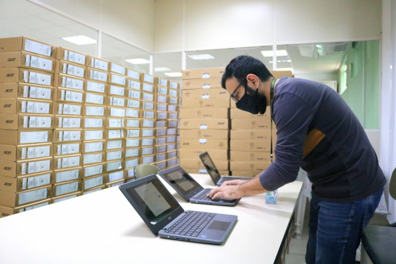 Equipamentos ajudam a implementar cultura digital, mantendo professores e alunos conectados – Foto: PMJS/Divulgação/ND