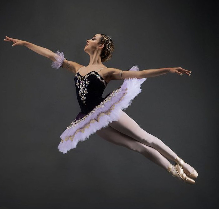 Os bilhetes contam com imagens de bailarinas formadas pela Escola Bolshoi do Brasil. – Foto: Foto: Alinne Volpato