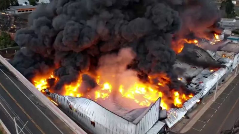 Inc&ecirc;ndio come&ccedil;ou na tarde de quinta-feira – Foto: R&aacute;dio Super Difusora/ND