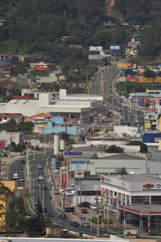 Avenida Osvaldo Reis, que liga Itaja&iacute; a Balne&aacute;rio Cambori&uacute;, tamb&eacute;m ter&aacute; um bin&aacute;rio – Foto: Prefeitura de Itaja&iacute;/Divulga&ccedil;&atilde;o