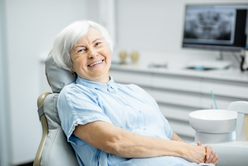 <span style="font-weight: 400;">É importante procurar ajuda odontológica assim que detectar qualquer problema que demande intervenção e implantes dentários</span> – Foto: Divulgação