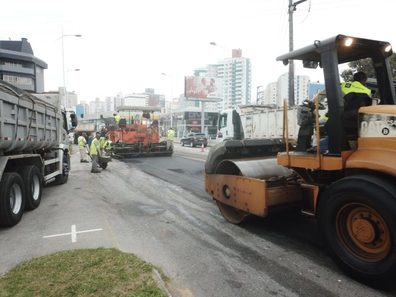 At&eacute; o momento, j&aacute; foi realizado o recapeamento asf&aacute;ltico em cerca de 20% da &aacute;rea, de acordo com a prefeitura – Foto: Leonardo Sousa/PMF/Divulga&ccedil;&atilde;o/ND