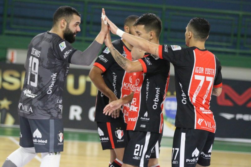 Xuxa, Crystian, Daniel Shiraishi, Renatinho, Caio e Daniel marcaram contra o Conc&oacute;rdia – Foto: Juliano Schmidt/JEC Futsal/Divulga&ccedil;&atilde;o/ND