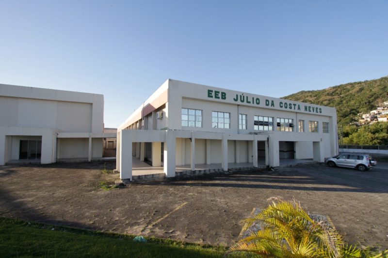 Estrutura de escola de Florianópolis está solapando