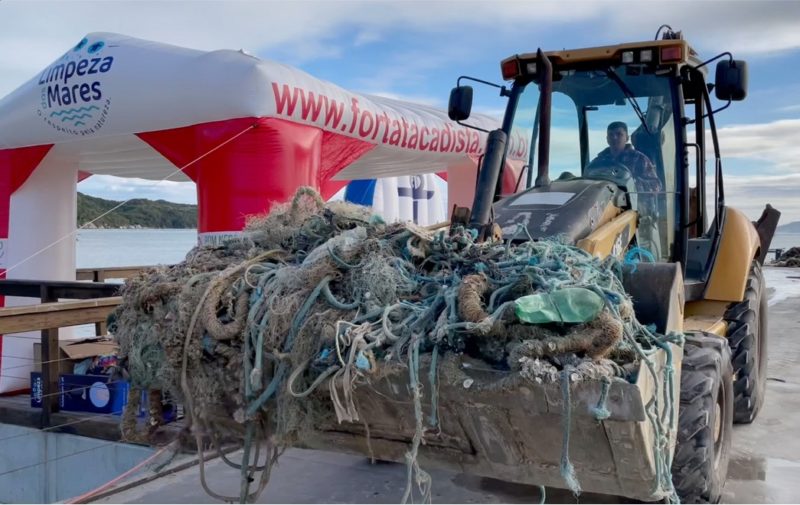 Projeto faz limpeza de pontos do litoral e foca na conscientização ambiental – Foto: Divulgação/ND