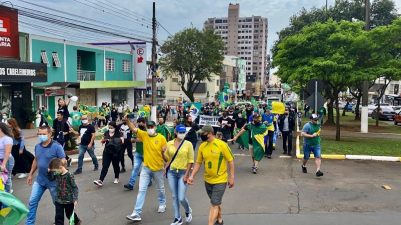Manifesta&ccedil;&atilde;o em Chapec&oacute; &mdash; Foto: Willian Ricardo/ND