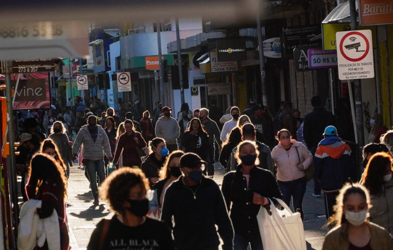 Movimento no Centro de Florianópolis; para a ONU trata-se da pior crise da humanidade nos últimos tempos – Foto: Ricardo Wolffenbüttel/Doivulgação/ND