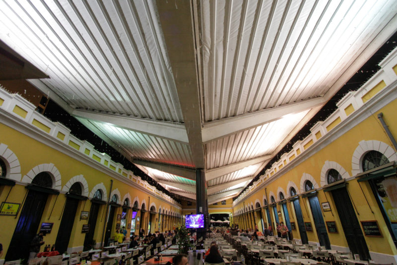 Teto retr&aacute;til est&aacute; sem manuten&ccedil;&atilde;o e apresenta problemas quando chove na Capital – Foto: Leo Munhoz/ND