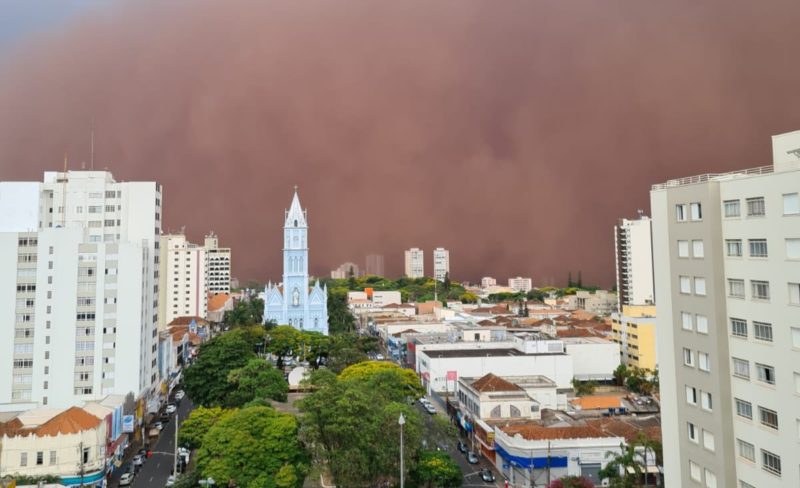 Na tempestade de areia, moradores mostram cena apocalíptica em vídeos – Foto: Twitter/ND