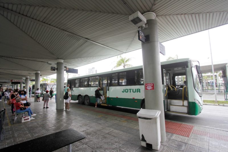 Ônibus da Jotur no Centro