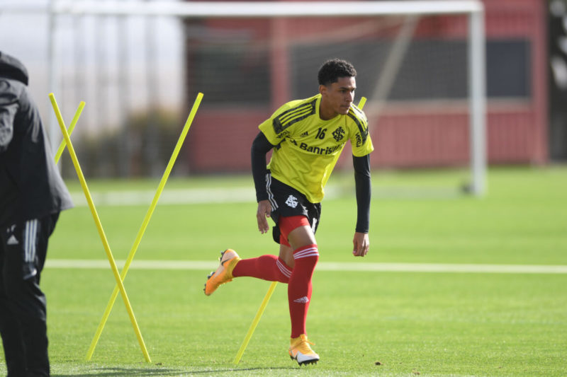Paulo Victor volta a receber chance na lateral esquerda – Foto: Ricardo Duarte/Inter/Divulgação