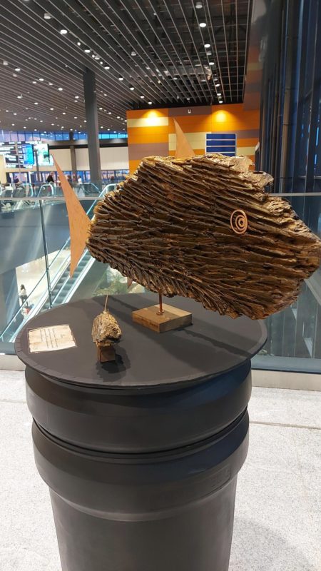 Obra em exposi&ccedil;&atilde;o no Aeroporto Internacional de Florian&oacute;polis – Foto: Cris Vieira/Divulga&ccedil;&atilde;o/ND