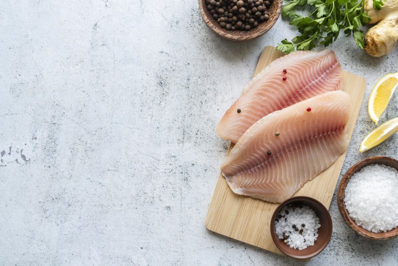 Comer peixe traz benefícios para os ossos, articulações, músculos, pele e olhos – Foto: Freepik/Divulgação/ND
