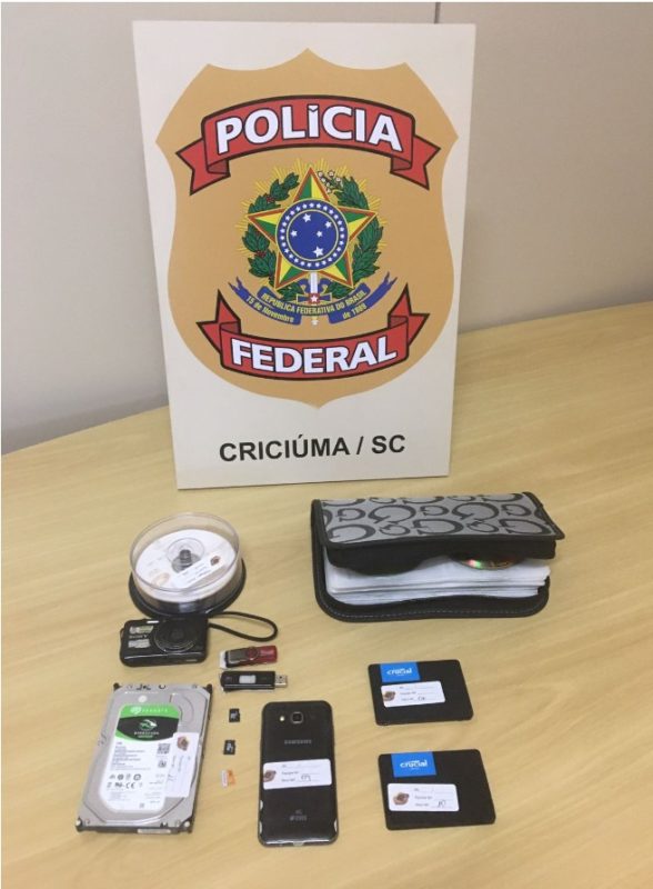 Mandado de busca e apreensão foi cumprido em Criciúma e materiais eletrônicos foram apreendidos em mais uma fase da Operação P2J da Polícia Federal – Foto: Divulgação/PF