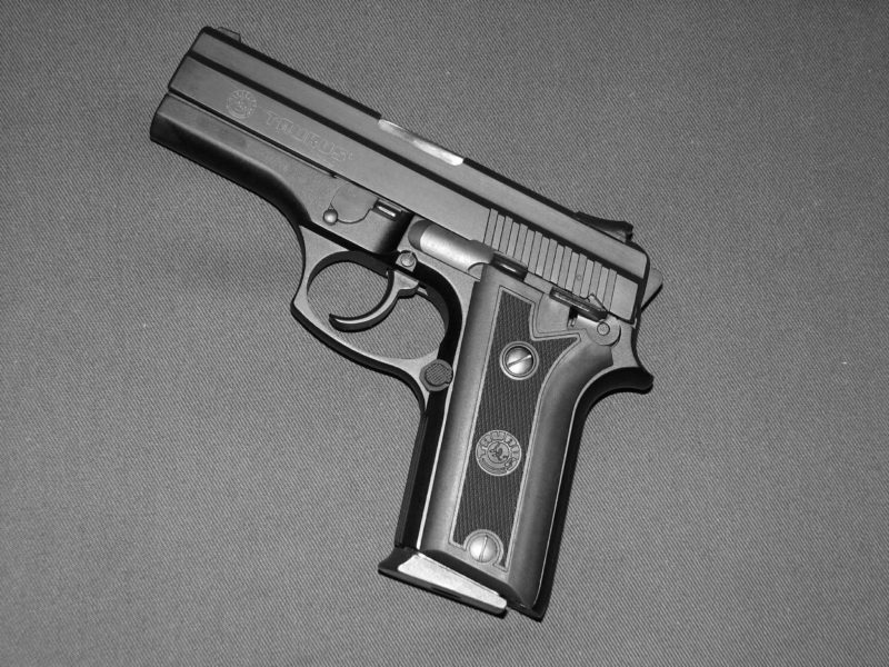 Homem teve arma roubada a caminho de clube de tiros – Foto: Reprodu&ccedil;&atilde;o/Internet