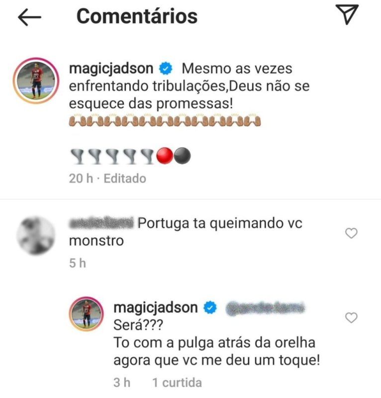 Resposta do meia a um torcedor virou motivo de polêmica dentro do clube – Foto: Reprodução/Instagram
