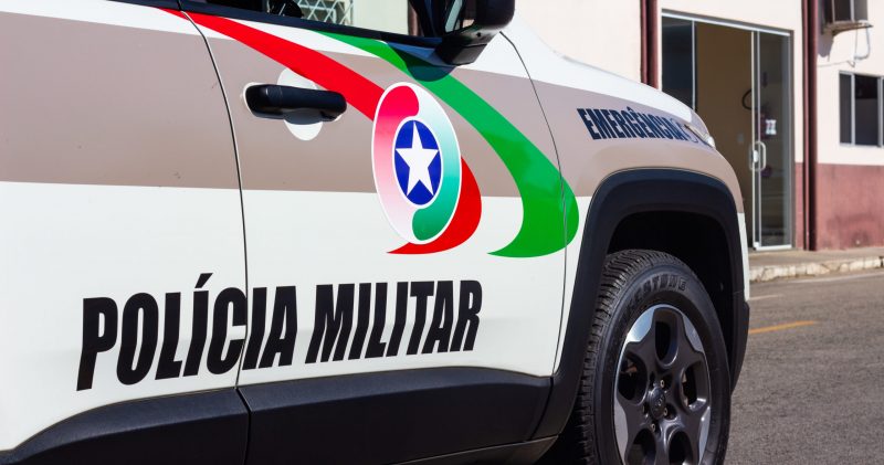 Viatura da polícia militar de SC vista de perto