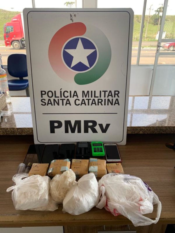 Pol&iacute;cia Militar Rodovi&aacute;ria realizou a apreens&atilde;o a partir de uma abordagem de rotina – Foto: PMRV/divulga&ccedil;&atilde;o