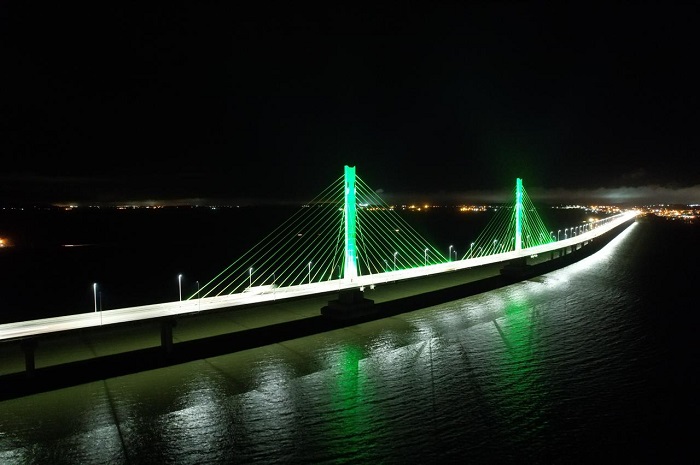 A partir desta sexta feira (3), a ponte Anita Garibaldi na BR-101, em Laguna, estar&aacute; iluminada de verde e amarelo, em homenagem ao Dia da Independ&ecirc;ncia do Brasil, celebrado no dia 7 de setembro – Foto: Divulga&ccedil;&atilde;o/CCR/ND