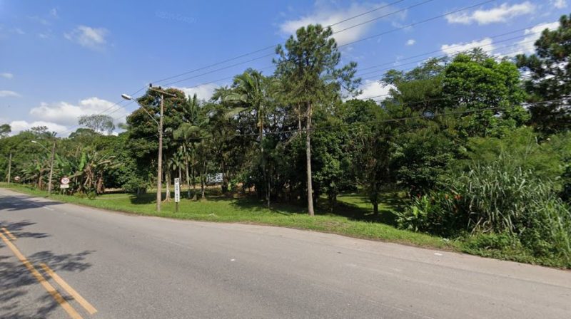 Só restou a placa indicando que o local é parada de ônibus – Foto: Google Maps/Reprodução