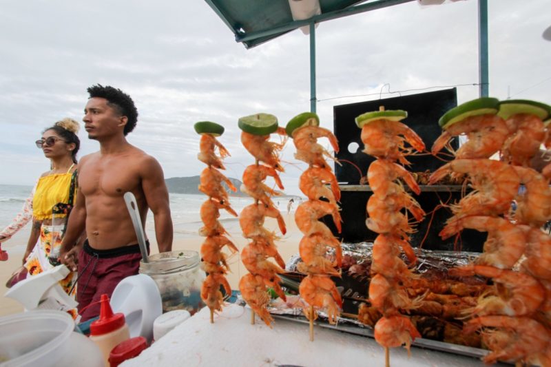 Comerciantes comemoram movimento no fim de semana nas praias de Florianópolis- Foto: Leo Munhoz/ND