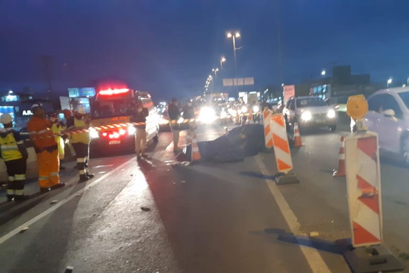 Vítimas teriam batido em sinalização de obra antes de caírem da moto – Foto: PRF/Divulgação/ND