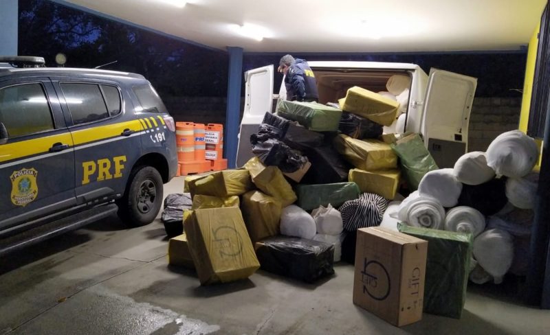 Mercadoria contrabandeada estava sendo transportada de Itaja&iacute; para Rio do Sul – Foto: PRF