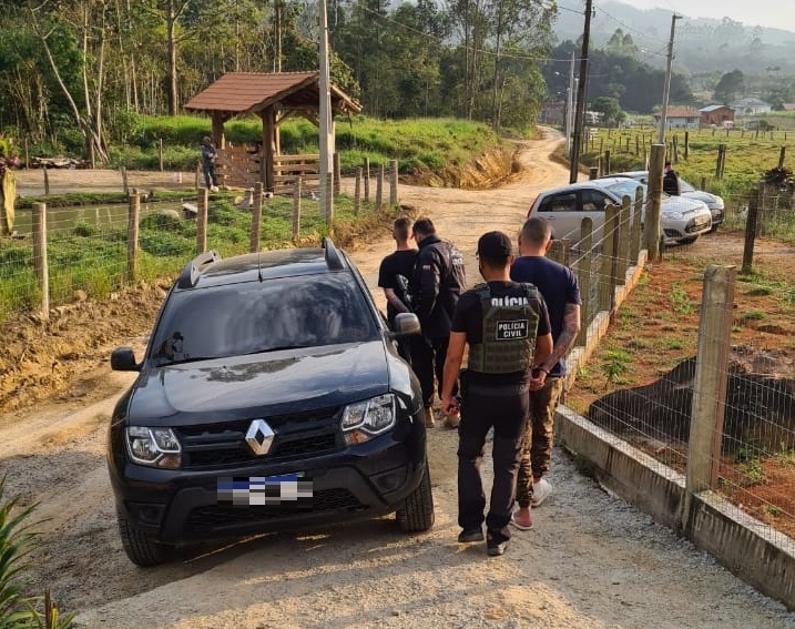Suspeitos de tentativa de homic&iacute;dio foram presos menos de 24 horas ap&oacute;s o crime – Foto: Pol&iacute;cia Civil/Divulga&ccedil;&atilde;o/ND