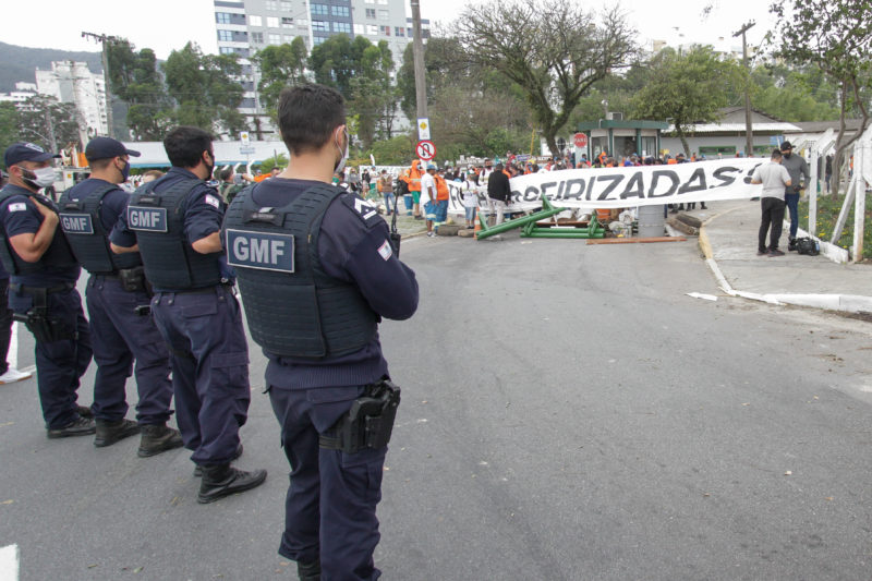 Protesto de servidores da Comcap terminou em confronto nesta ter&ccedil;a-feira da semana passada- Foto: Leo Munhoz/ND