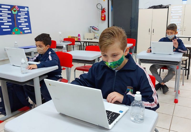 Um dos reflexos da pandemia foi a defasagem no aprendizado, combatida com aulas de reforço em Jaraguá do Sul – Foto: Divulgação/PMJS