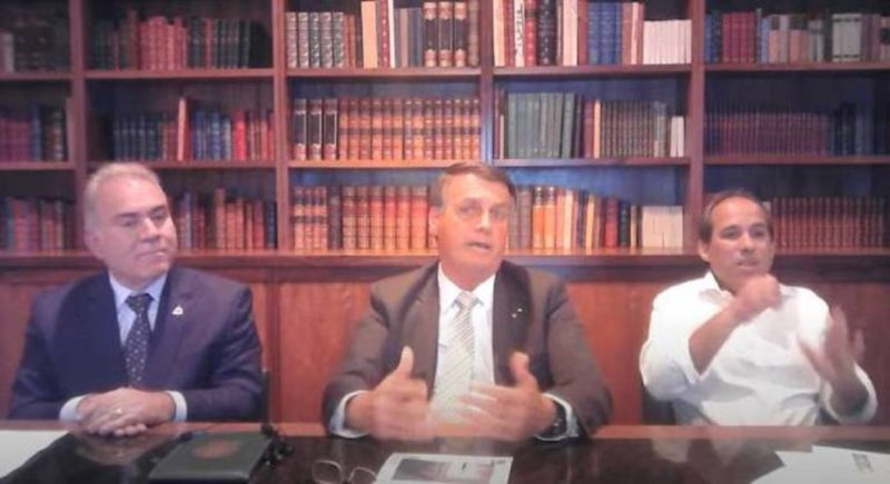 Presidente Jair Bolsonaro e ministro da Saúde durante live semanal – Foto: Reprodução