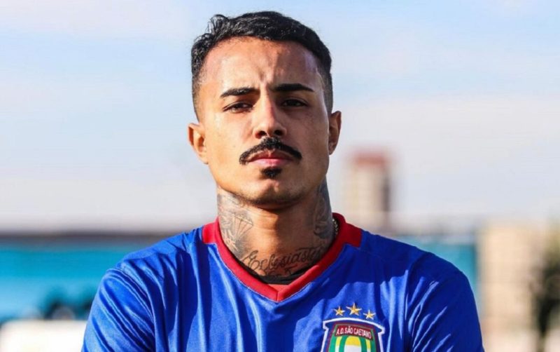 MC Livinho realiza sonho de jogar futebol após carreira consolidada na  música