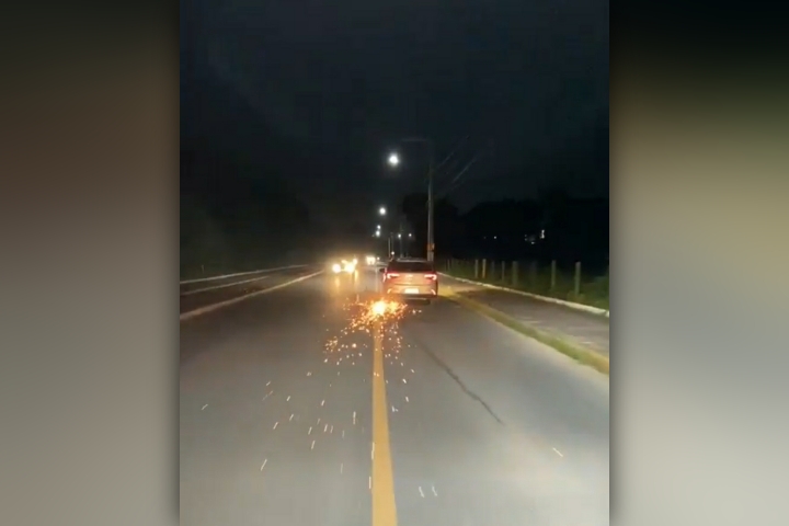 Motocicleta foi arrastada