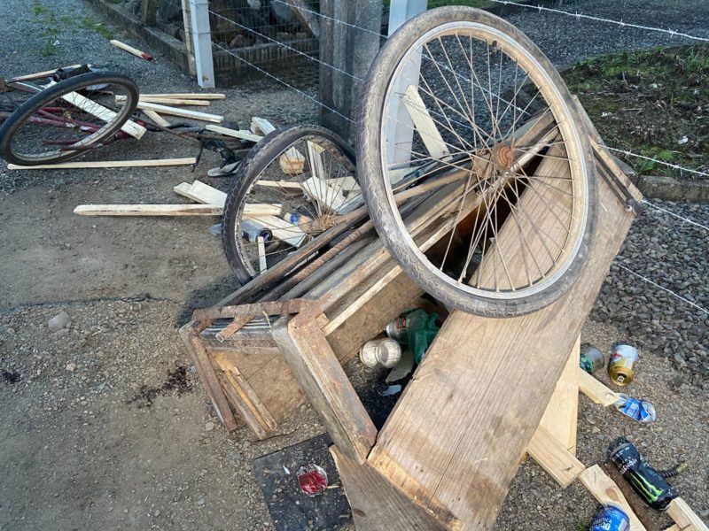 bicicleta destruída