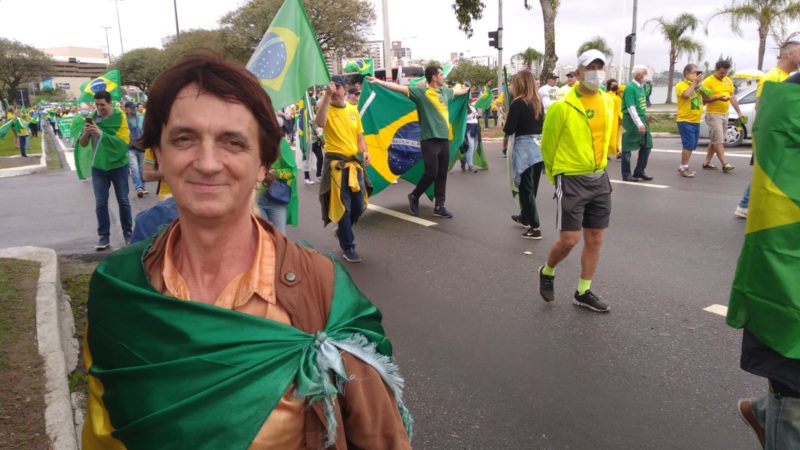 Roque é empresário e está acompanhando as manifestações em Florianópolis &#8211; Foto: Nícolas Horácio/ND